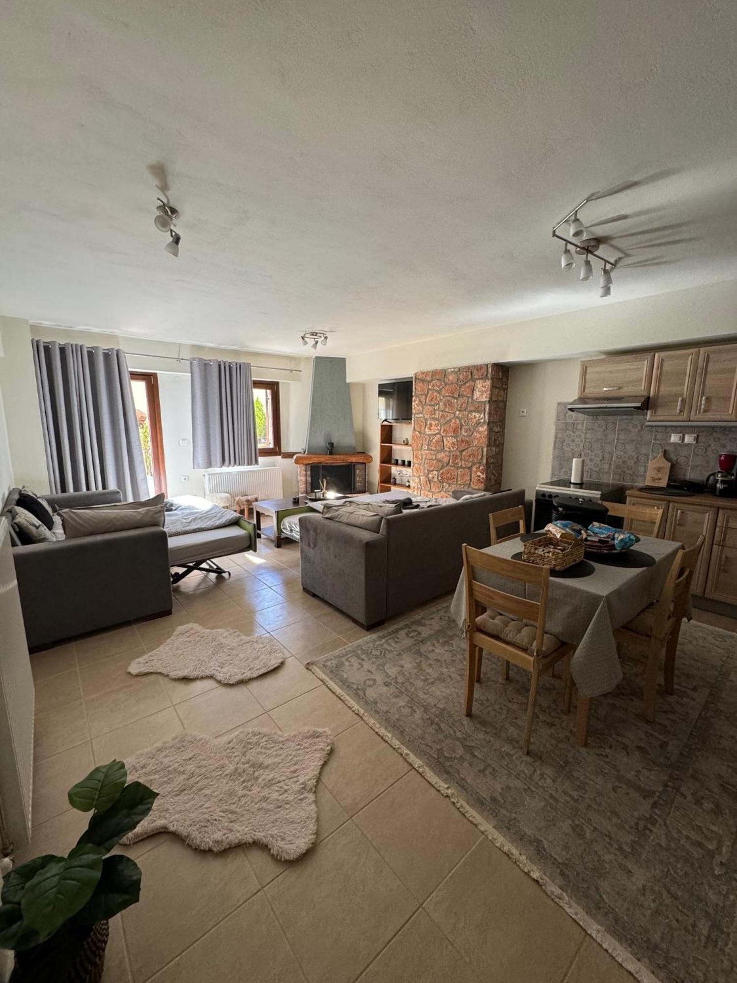Ζέφη Apartment อาราโชวา ภายนอก รูปภาพ